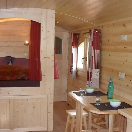 La Roulotte A La Ferme Palogneux