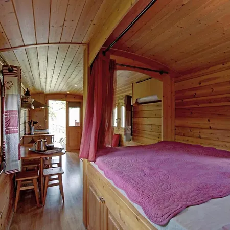 La Roulotte A La Ferme B&B